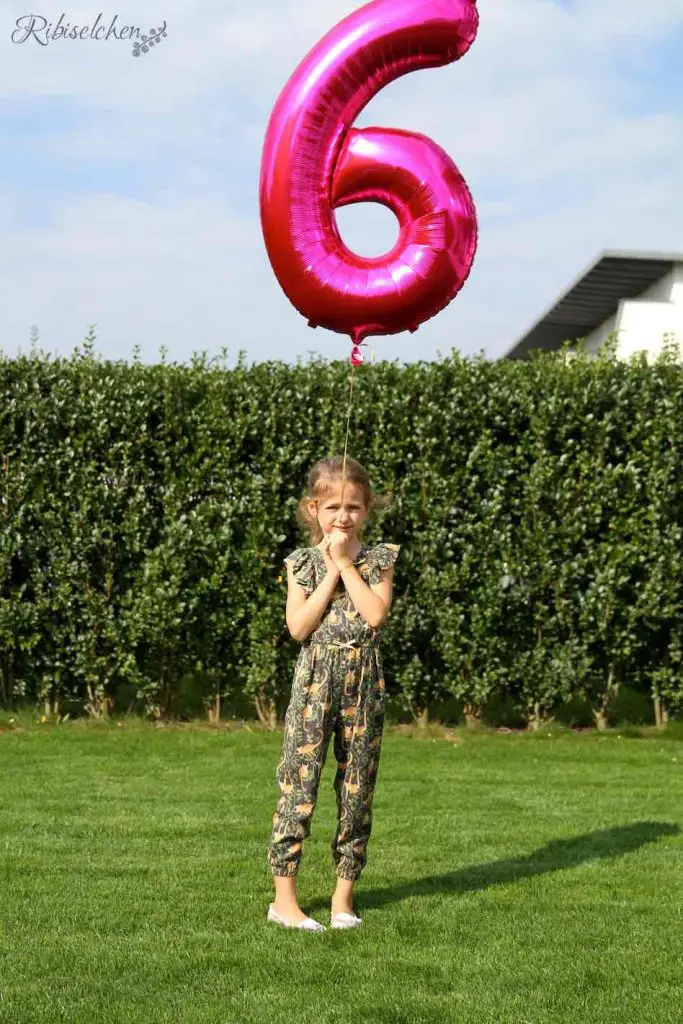 Kind mit Zahlenballon