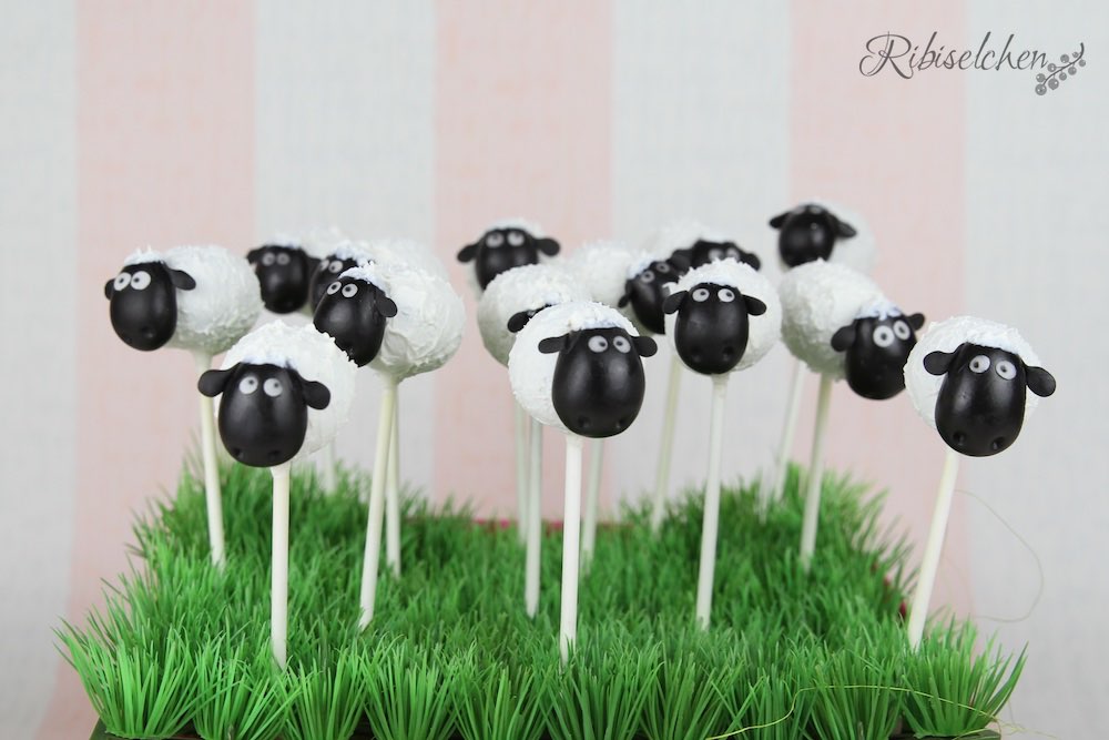 Schaf Cake Pops: Schritt-für-Schritt  Anleitung mit vielen Fotos. Perfekt für eine Bauernhofparty oder Schafparty!