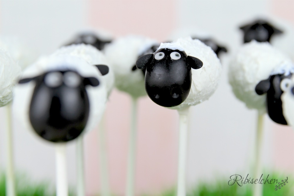 Shaun, das Schaf-Cake Pops: Schritt-für-Schritt  Anleitung mit vielen Fotos. Perfekt für eine Bauernhofparty oder Schafparty!