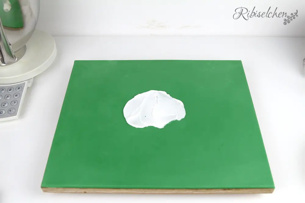 Tortenplatte mit grünem Fondant